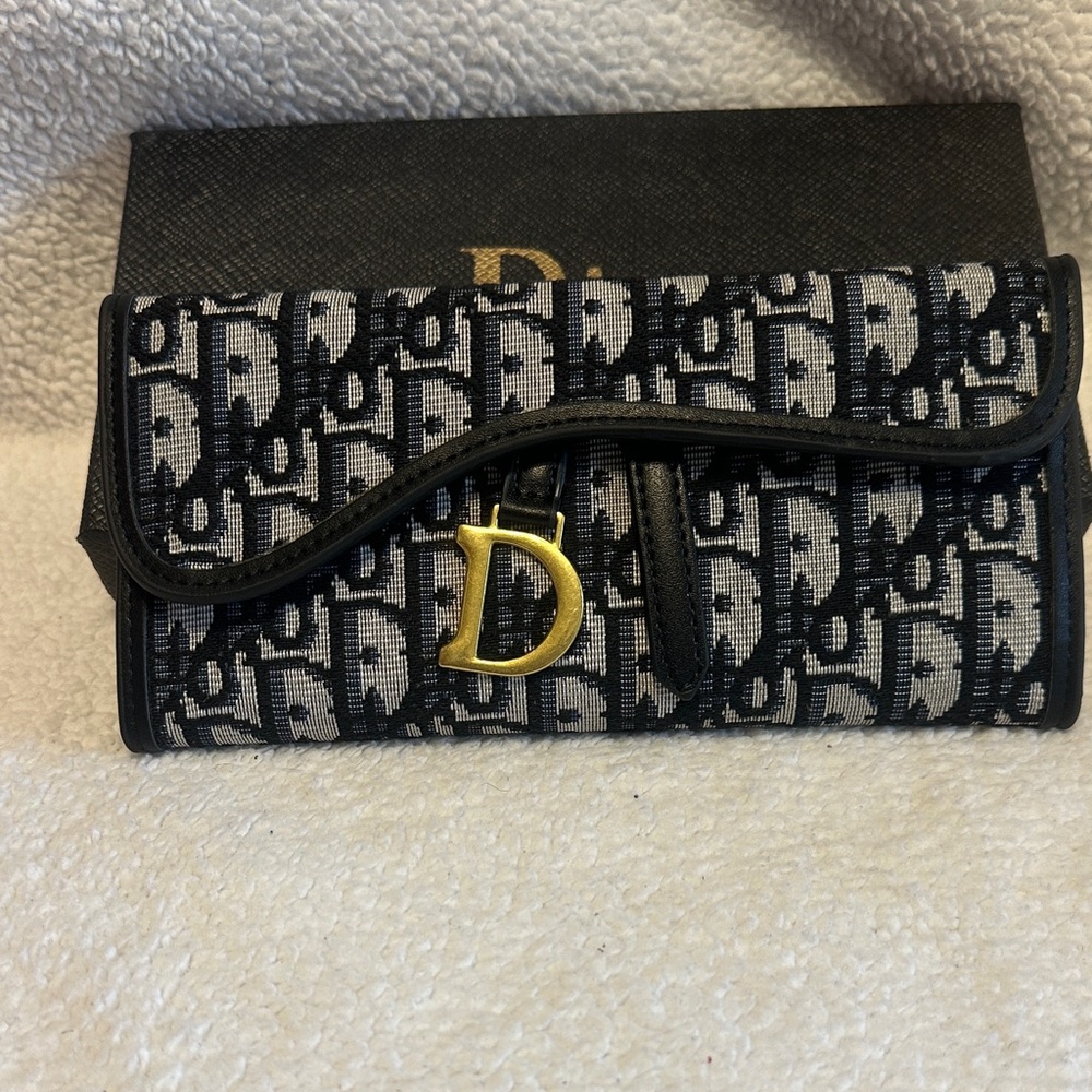 Fashion Inspired Item (WALLET)
#22